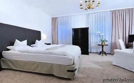 Bristol Отель 4*